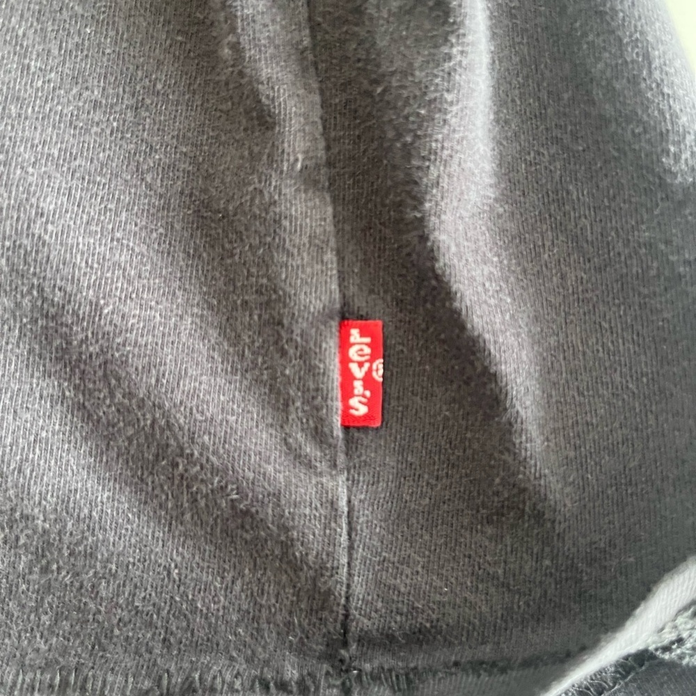 Levi's Black Graphic T-Shirt - Picture 5 of 6